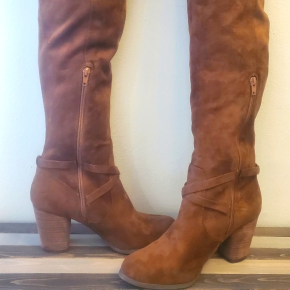 Shoes - Suede boots size 9